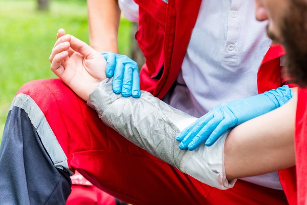emt wrapping up arm of burn victim | Burn Injuries From Car Accidents